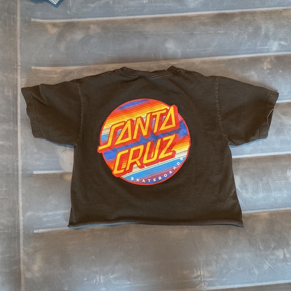 Black men’s small custom cropped Santa Cruz T-shirt - Picture 2 of 3